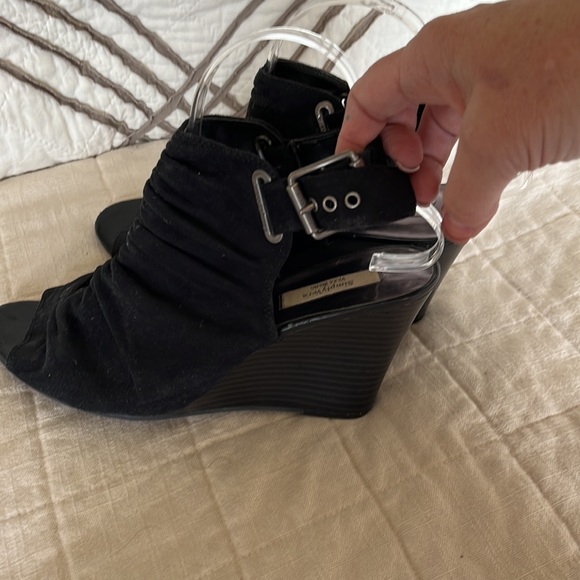 Simply Vera by Vera Wang Ruched Heeled Suede Like Sandal Size 9 - Picture 5 of 10